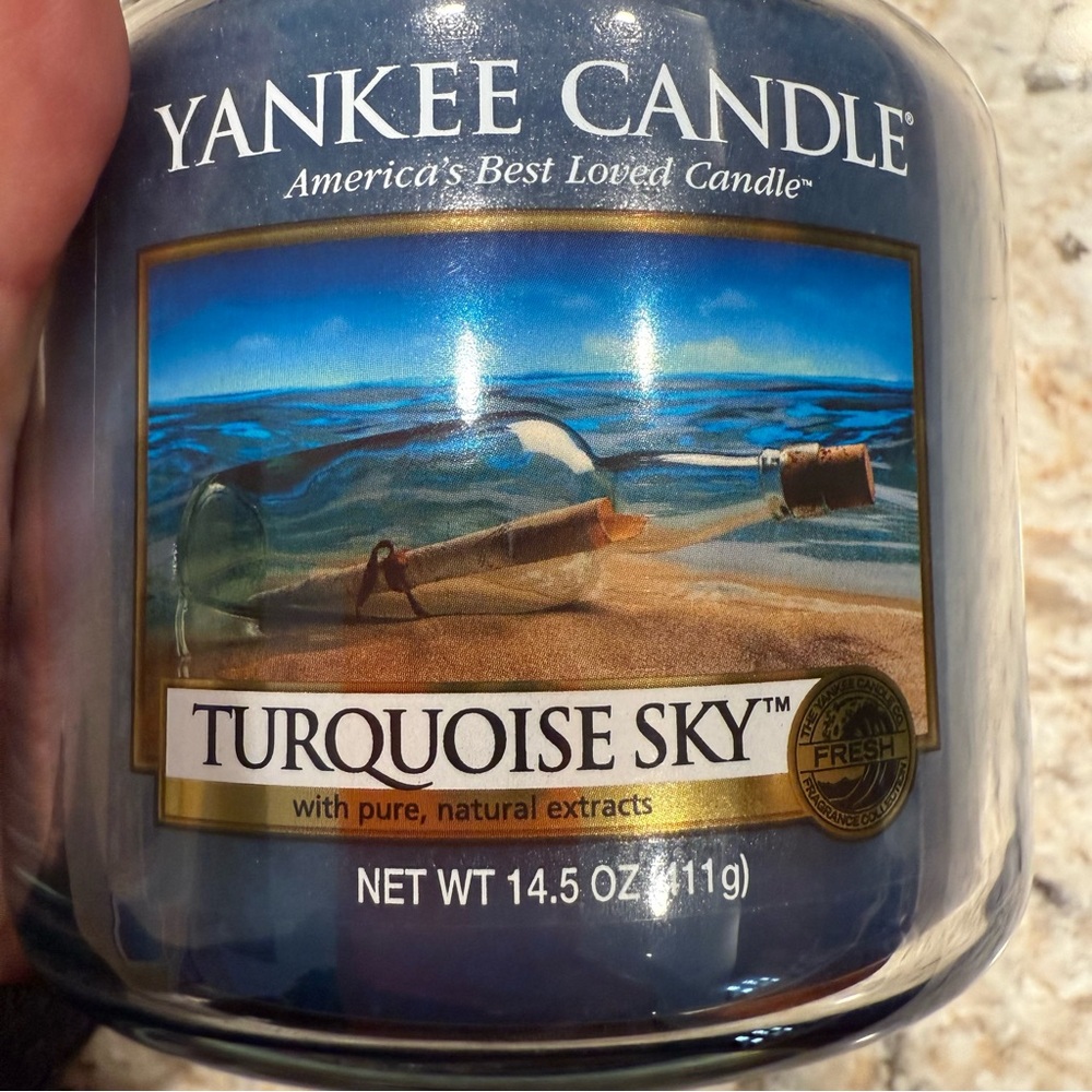 Yankee Candle Turquoise Sky with Ocean Scene 14.5 Ounce New